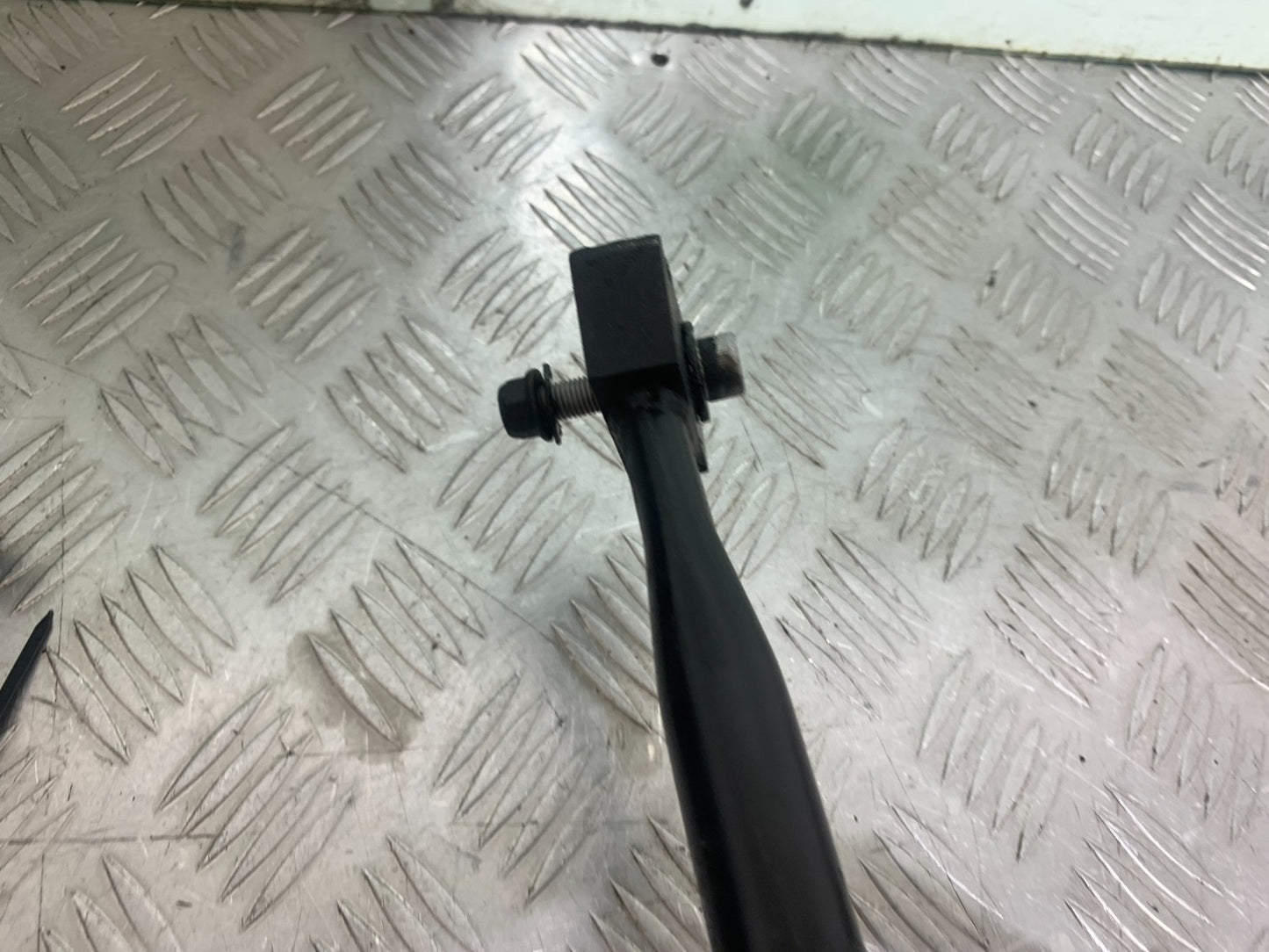 TRIUMPH 955i SPRINT ST CENTER STAND  1999-2004 (CMB1176)