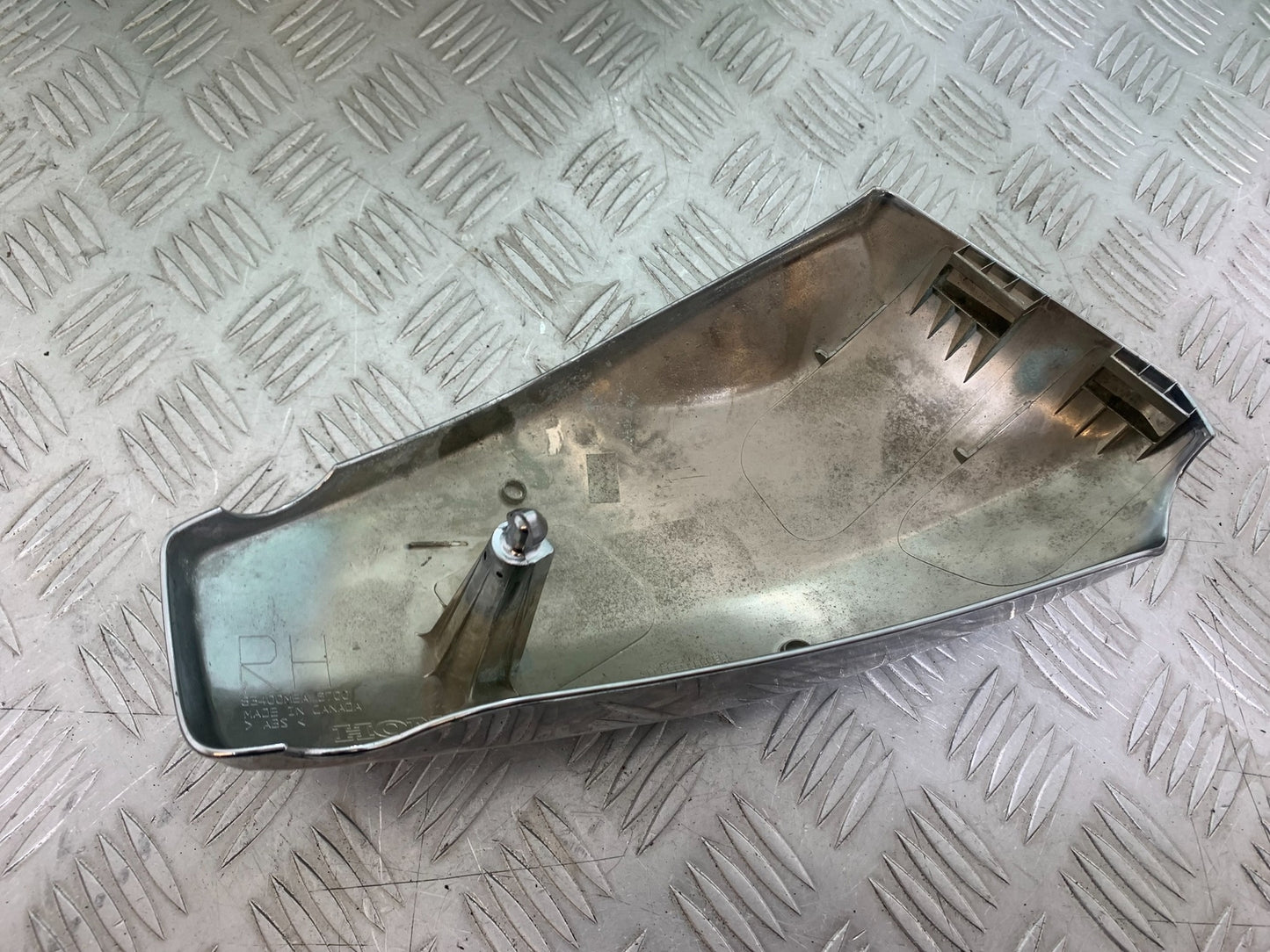 HONDA VTX1300 S-6 RIGHT SEAT PANEL   YEAR 2004-09 (CMB1159)