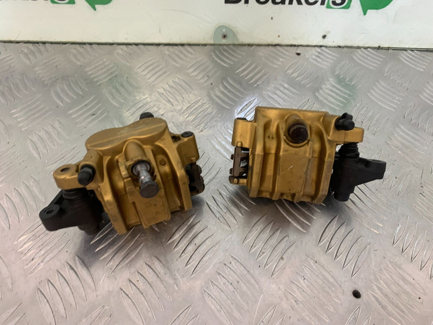 TRIUMPH 675 STREET TRIPLE FRONT CALIPERS  YEAR 2008 (STOCK 984)