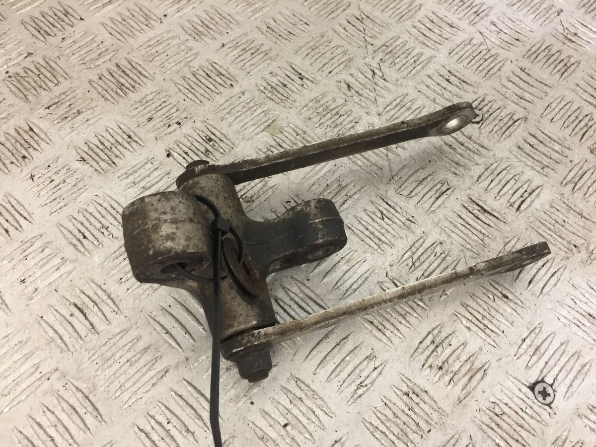 SUZUKI GSXR600 GSXR 600 K1 K2 REAR SHOCK LINKAGE  YEAR 2000 (STOCK 809)
