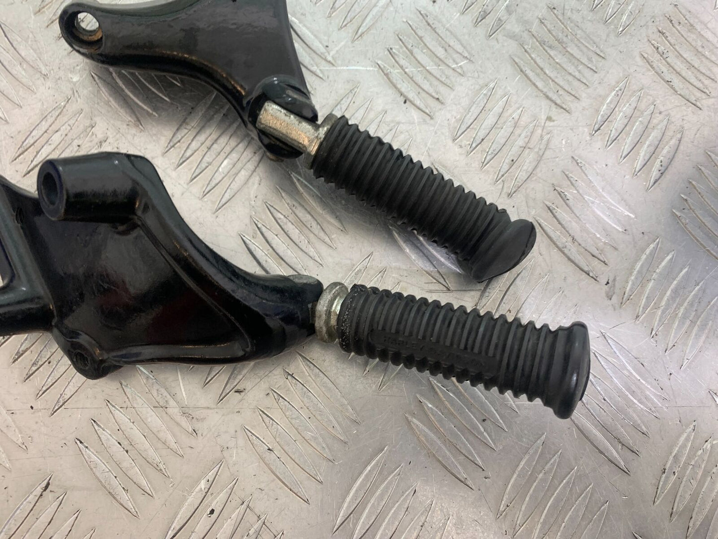 HARLEY DAVIDSON XL883 N IROD PEGS AND BRACKETS YEAR 2020  (CMB1116)