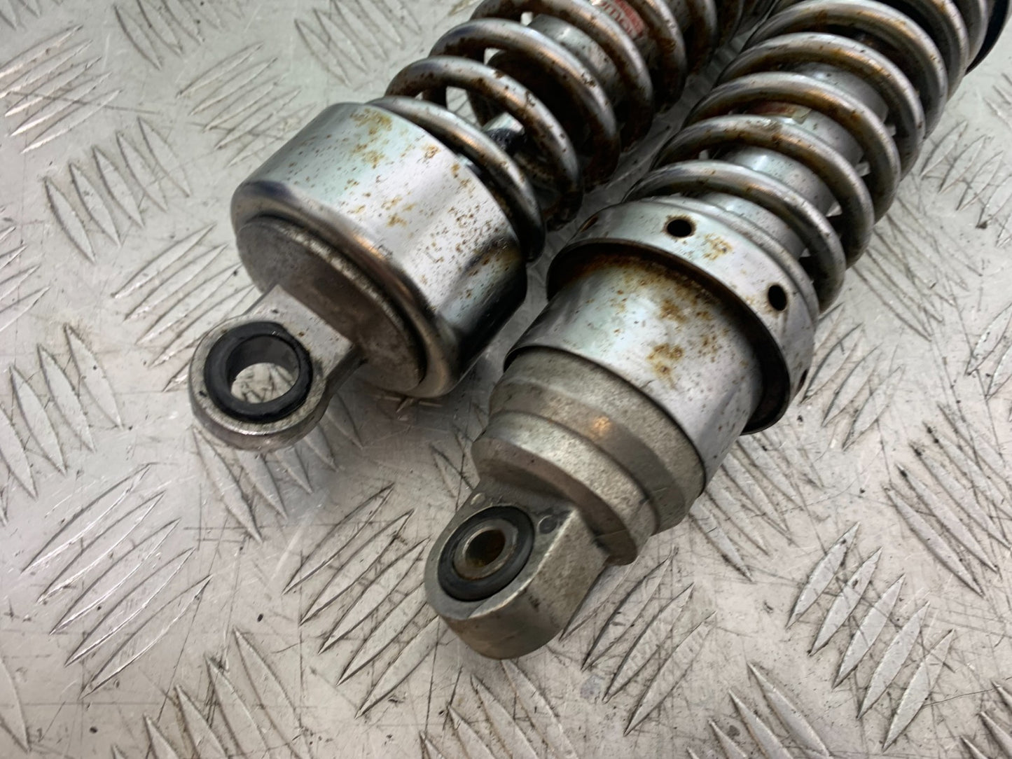 HONDA VT700 VT 700 SHADOW REAR SHOCKS   YEAR 1984-85 (CMB1328)