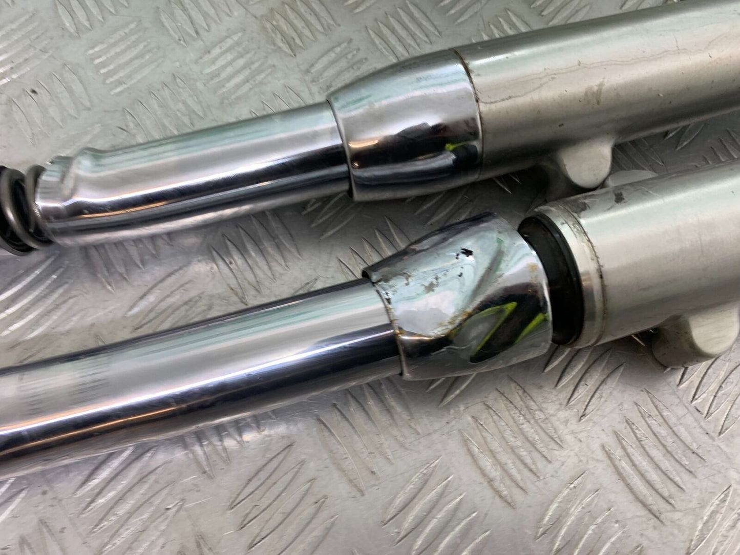 TRIUMPH THUNDERBIRD 1600 FORKS (DAMAGED)  YEAR 2011 (CMB1107)