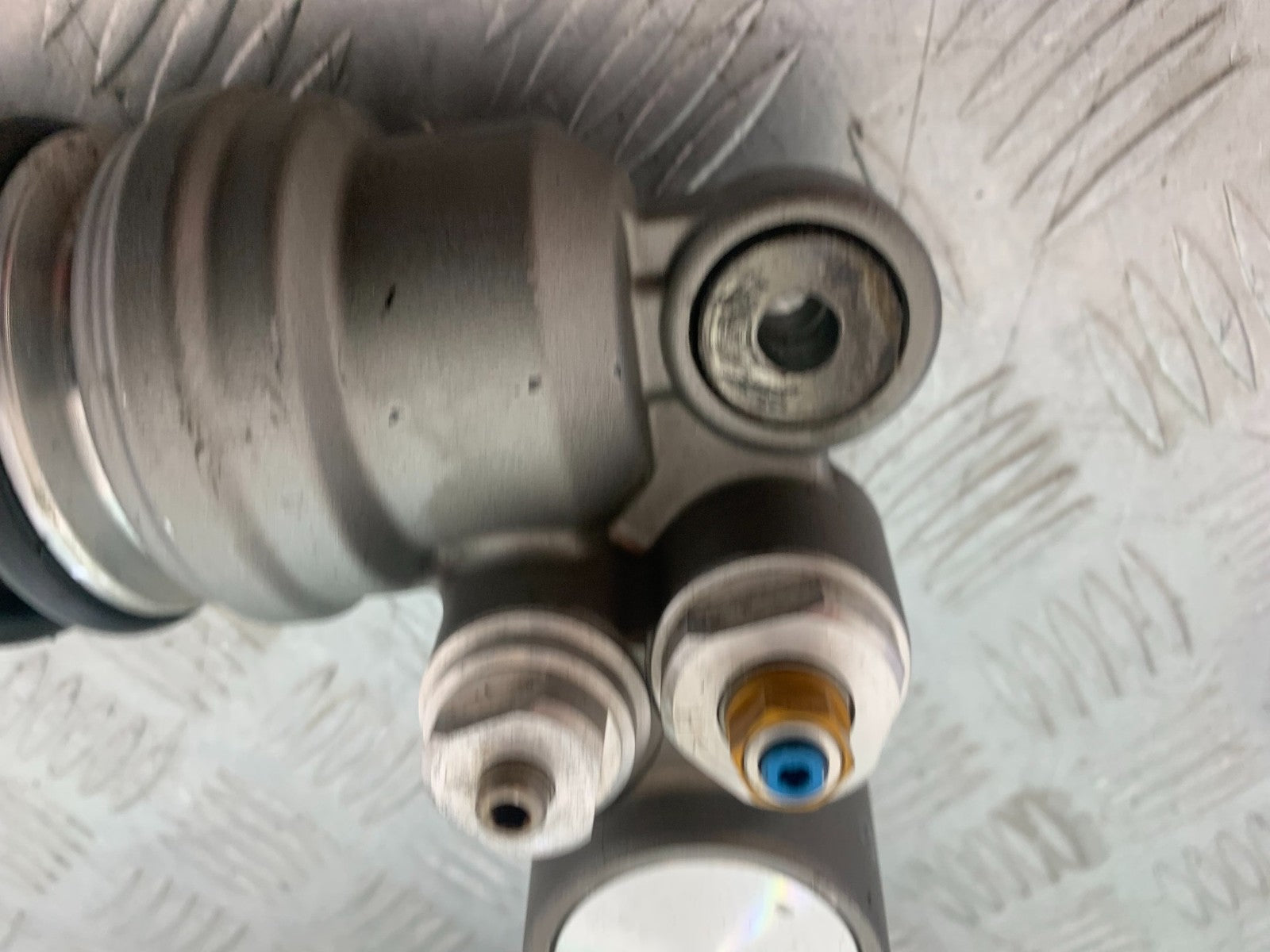 YAMAHA YZF R1 14 B BIG BANG REAR SHOCK   2009-14 (CMB1175)