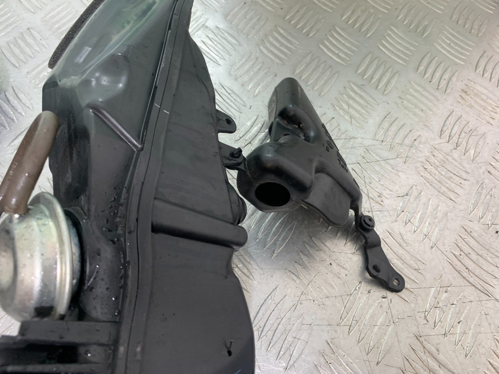HONDA CBR1000 rr FIREBLADE LEFT AND RIGHT AIR TUBES 2008-2011 (CMB1253)