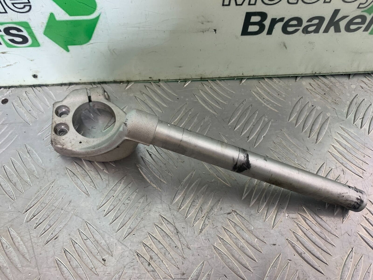 TRIUMPH 955i SPRINT ST RIGHT HANDLEBAR YEAR 1999-2004 (CMB1124)
