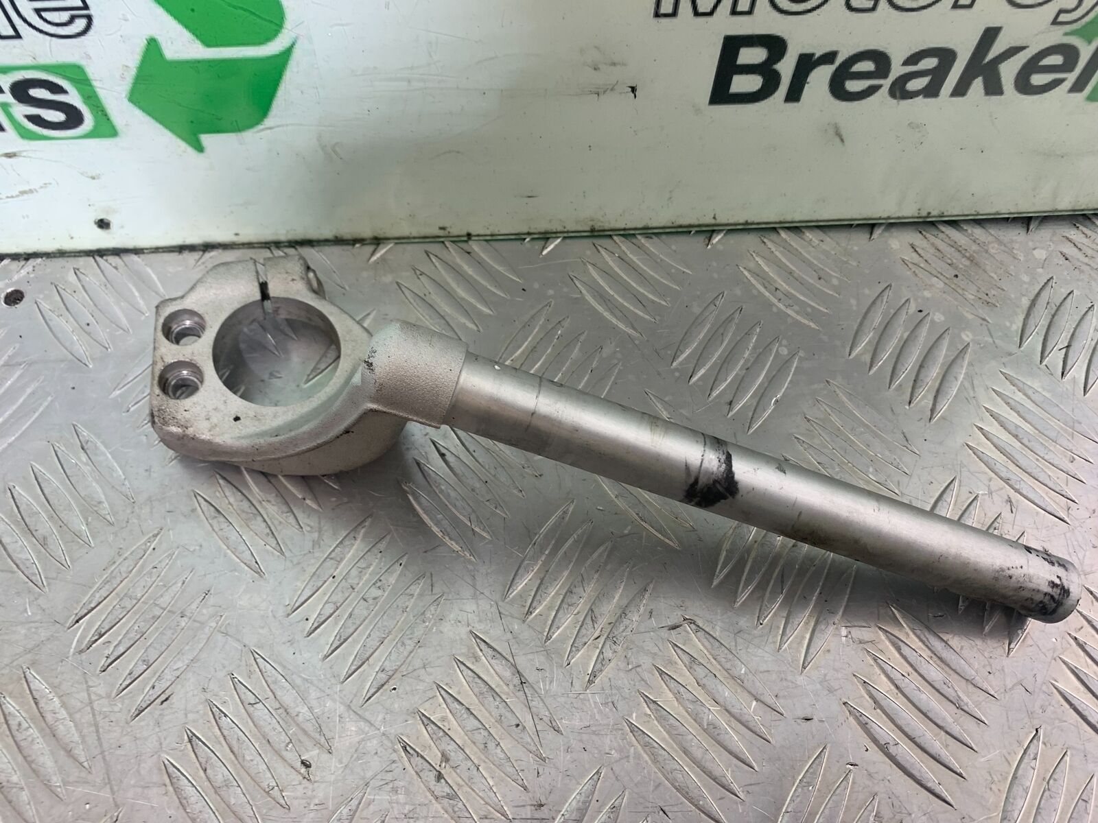 TRIUMPH 955i SPRINT ST RIGHT HANDLEBAR YEAR 1999-2004 (CMB1124)