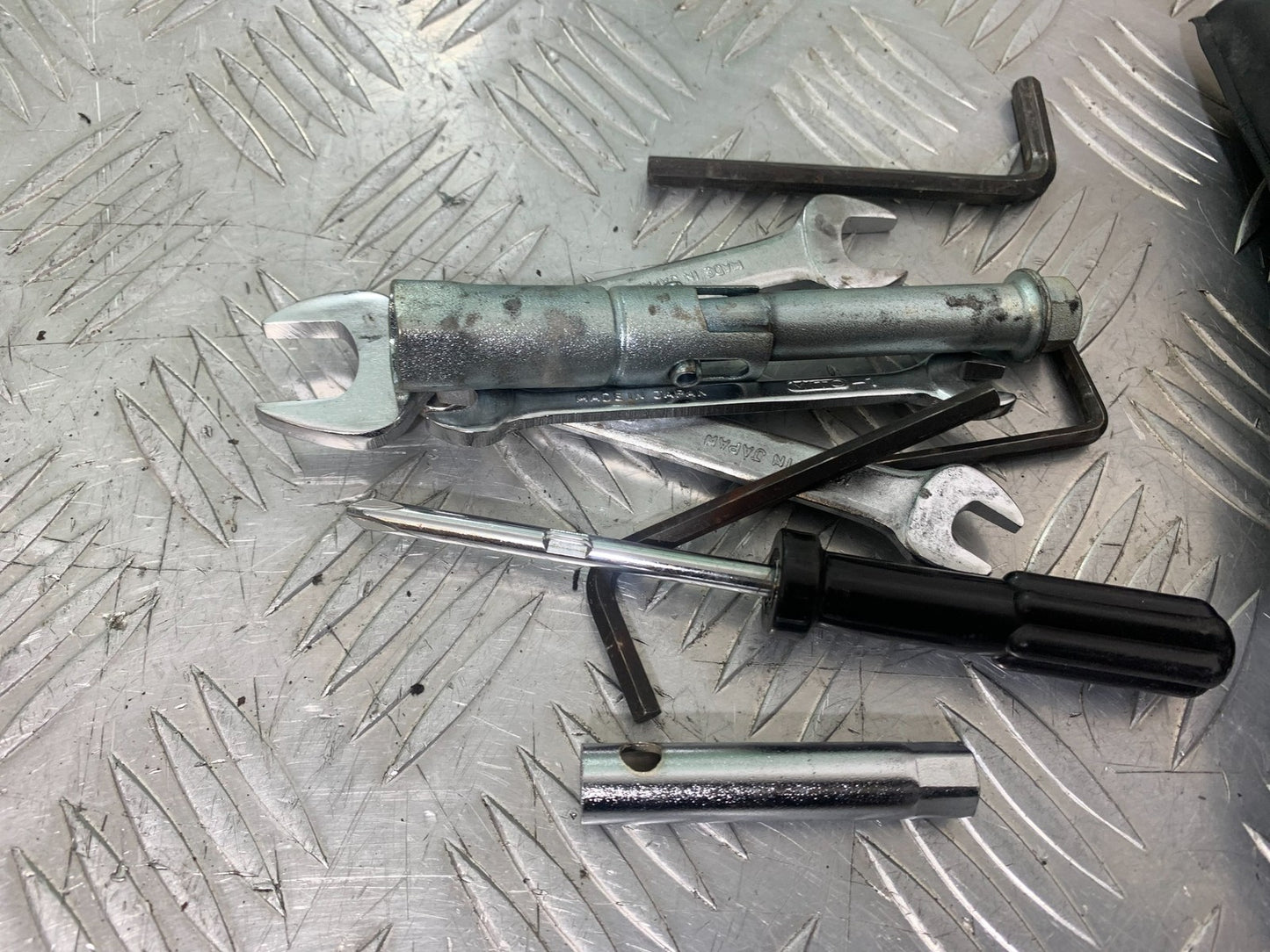KAWASAKI GTR1400 GTR 1400 TOOL KIT  YEAR 2007-2009 (CMB1306)