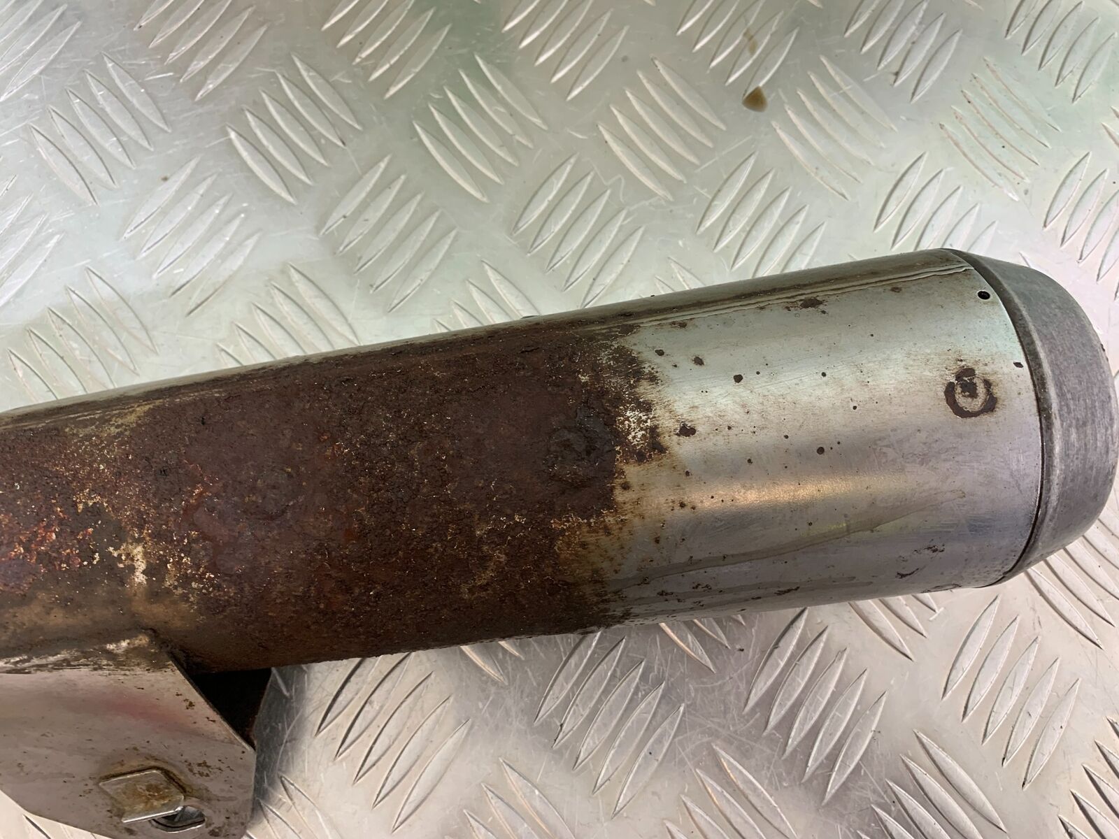 KAWASAKI ZR 750 ZEPHYR LEFT SILENCER  YEAR 1991-95 (CMB1008)