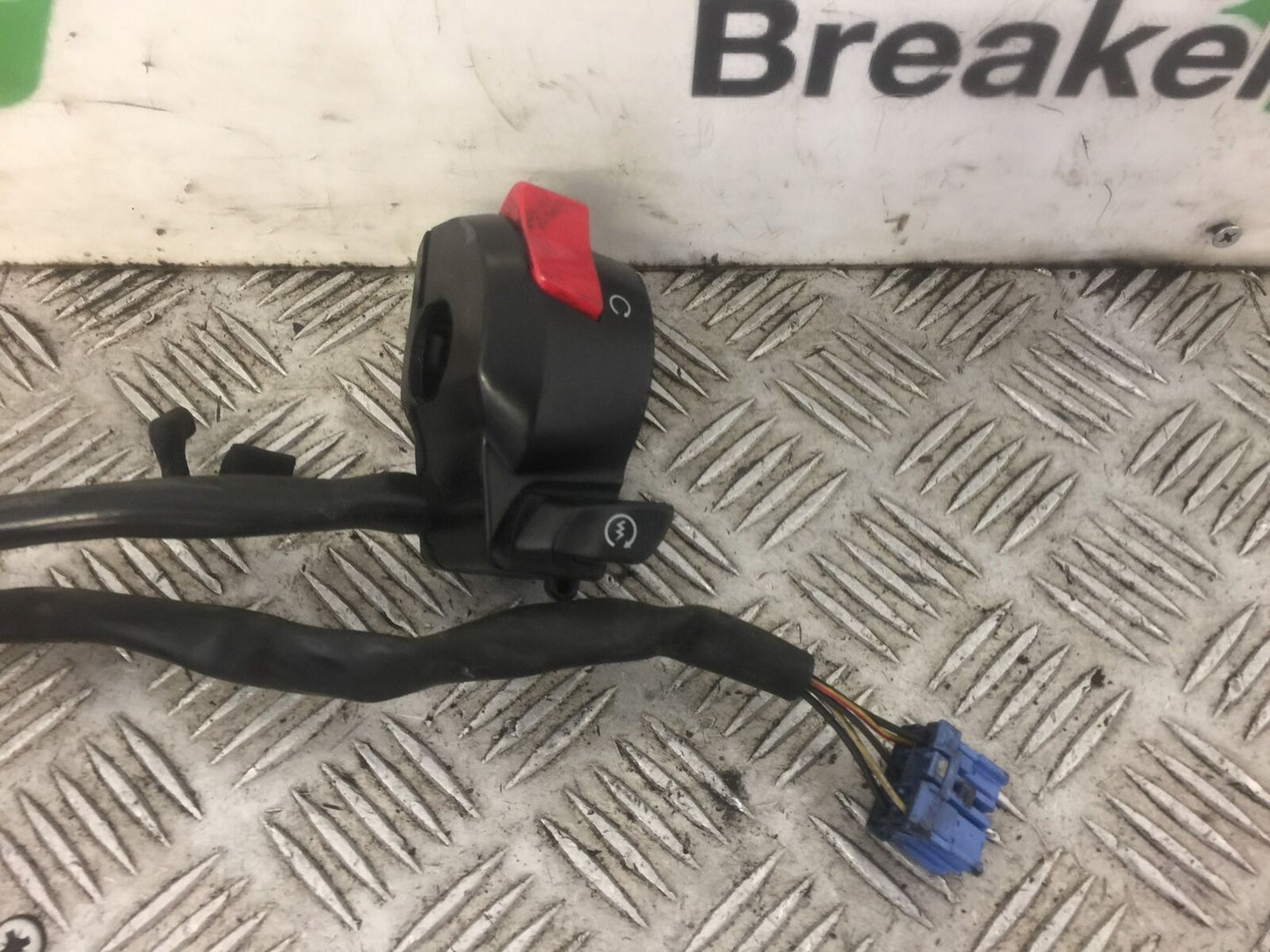 HONDA NC700 NC 700 RIGHT SWITCH GEAR   YEAR 2012 STOCK 437