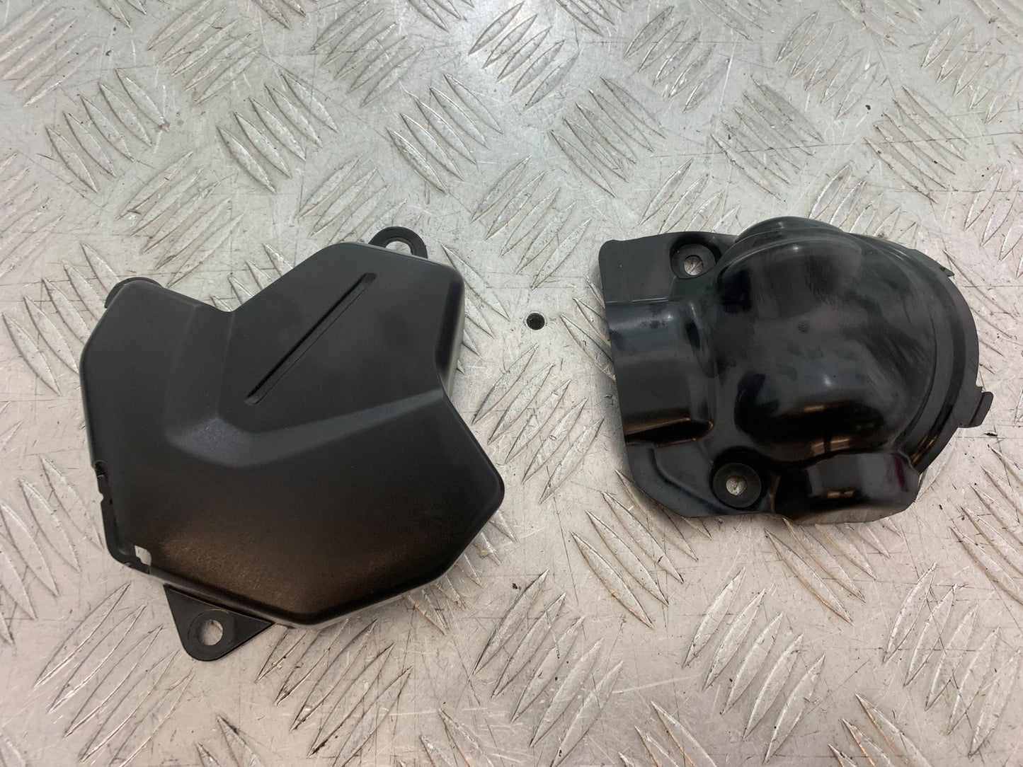 TRIUMPH TRIDENT 660 2X INFILL COVERS  YEAR 2021-2024 (CMB1295)
