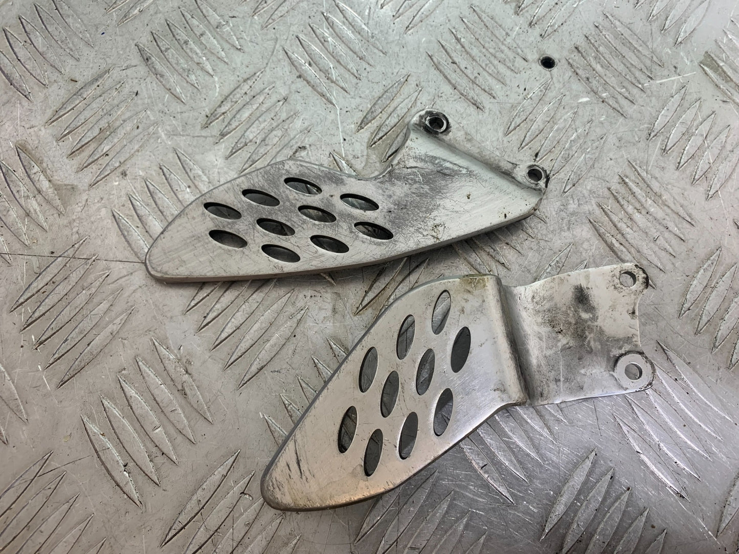 YAMAHA YZF R1 HEEL PLATES  YEAR 2004-2006 (CMB1155)
