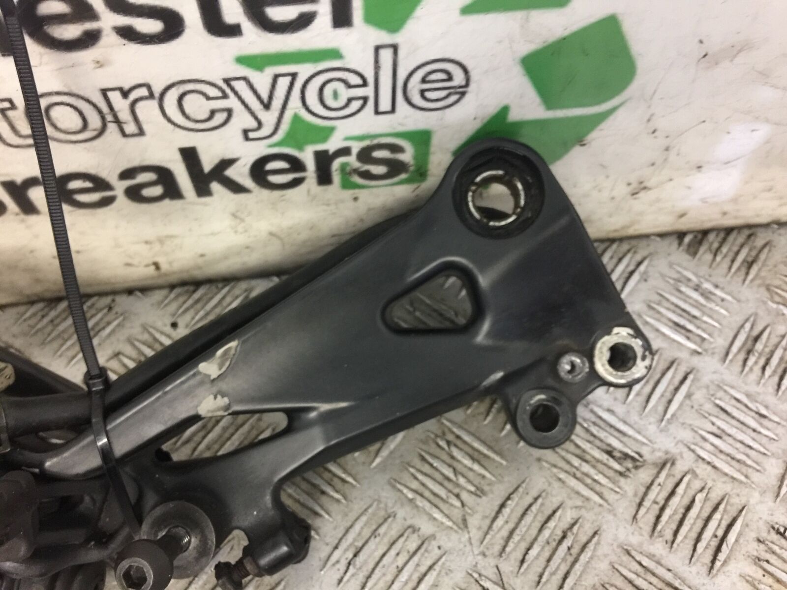 KTM RC125 RC 125 FRONT RIGHT HANGER  2014 2017 (STOCK 569)