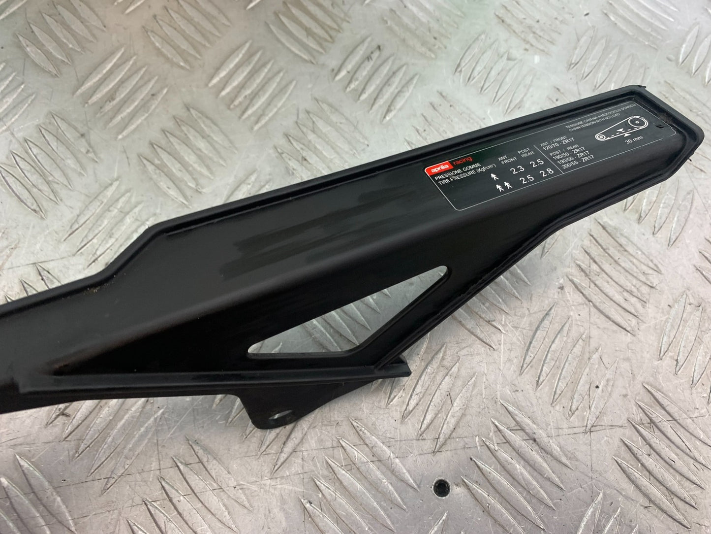 APRILIA TUONO 1000 V4 CHAIN GUARD   YEAR 2013-2014  (CMB1239)