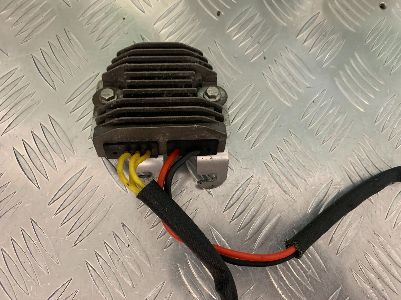 TRIUMPH 675 STREET TRIPLE REGULATOR   YEAR 2008 (STOCK 984)