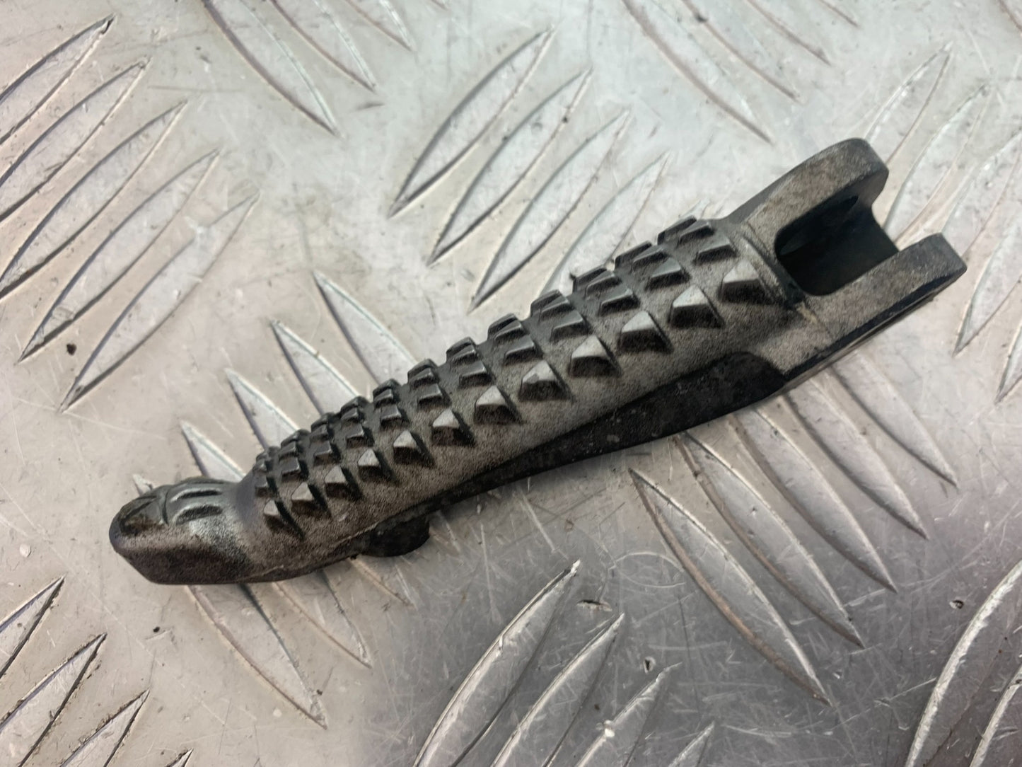 KAWASAKI ZX6R FRONT LEFT FOOTPEG   YEAR 2009-2012 (CMB1136)
