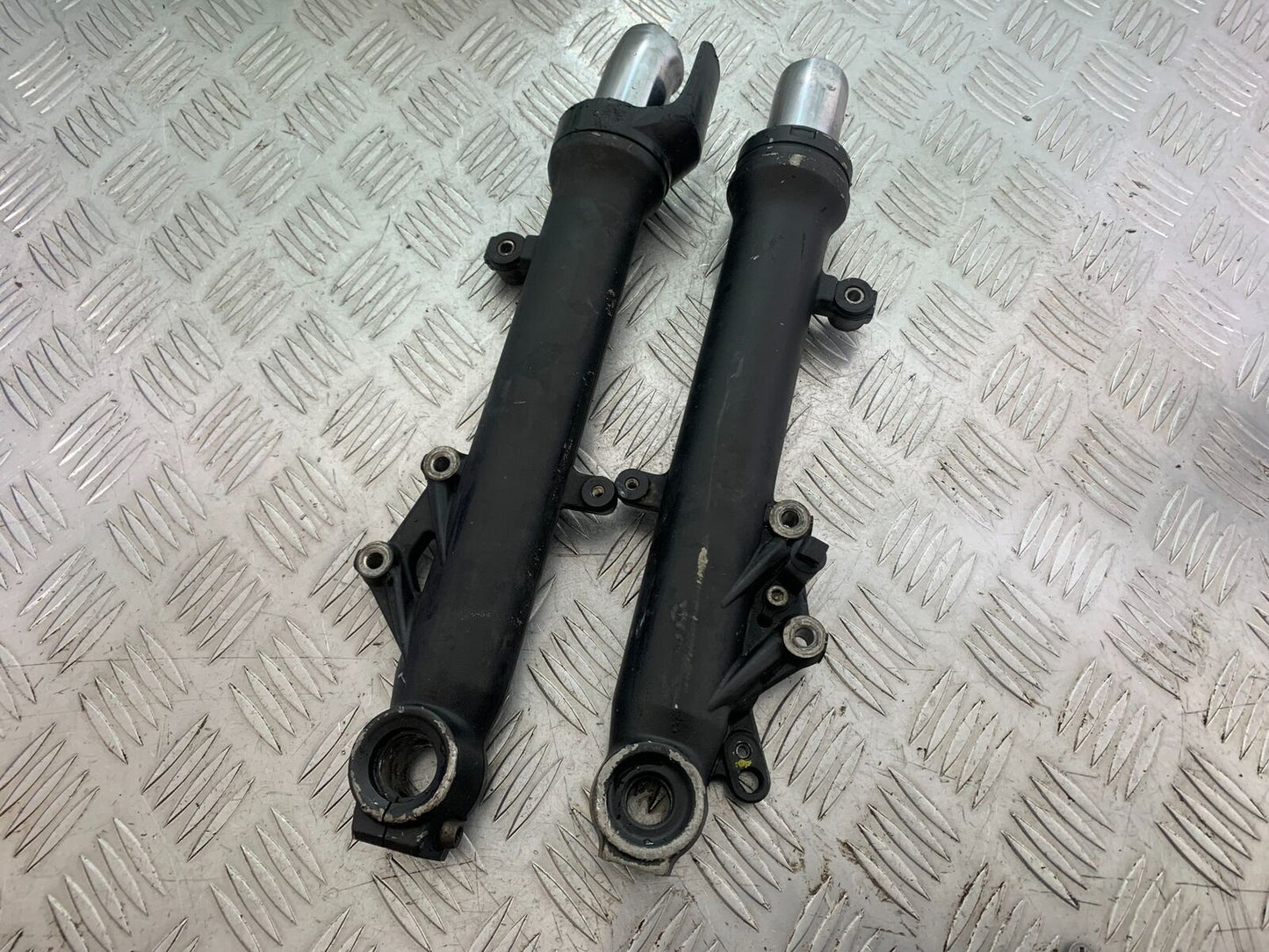 KAWASAKI Z650 ER650 KNFAN FORK BOTTOMS  YEAR 2022-2024 (CMB1112)
