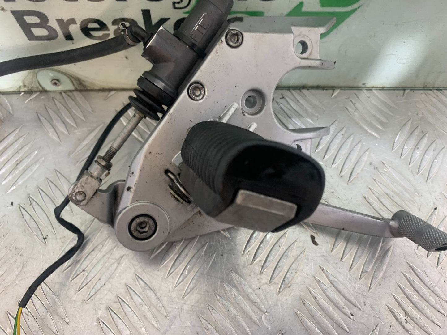 BMW R850 R R850R FRONT RIGHT HANGER   YEAR 1994-2002 (CMB1170)