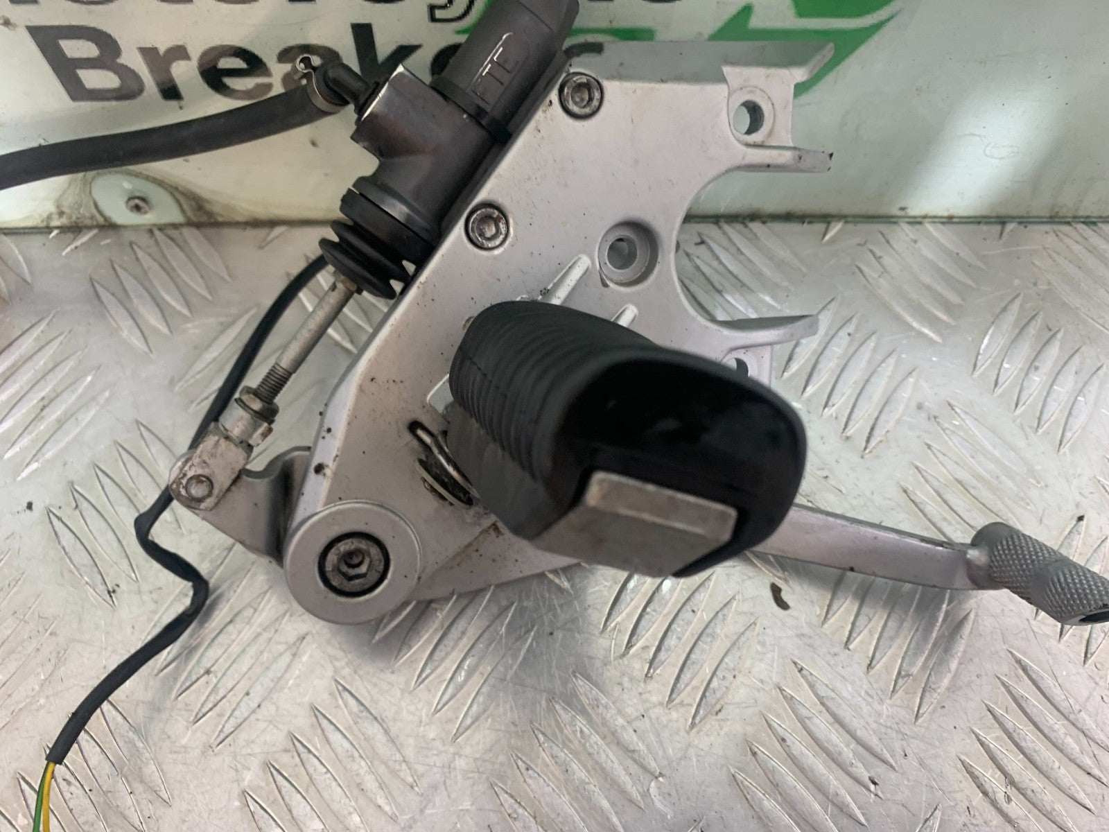 BMW R850 R R850R FRONT RIGHT HANGER   YEAR 1994-2002 (CMB1170)
