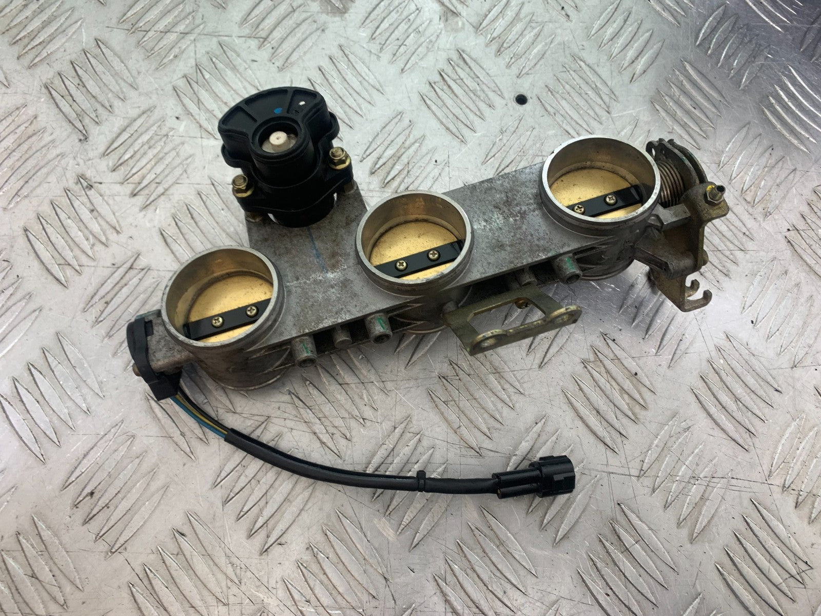 TRIUMPH 955i SPRINT ST THROTTLE BODIES 1999-2004 (CMB1176)