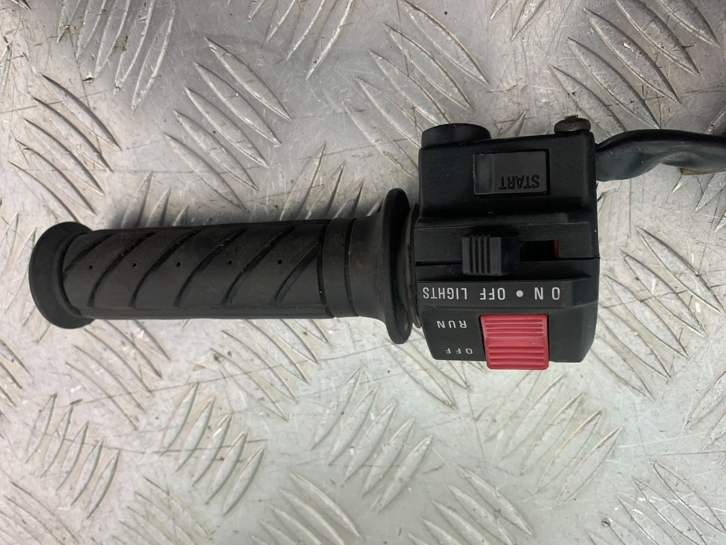 SUZUKI GSX1100 G GSX 1100 G RIGHT SWITCH GEAR   1991-1996 (CMB1283)