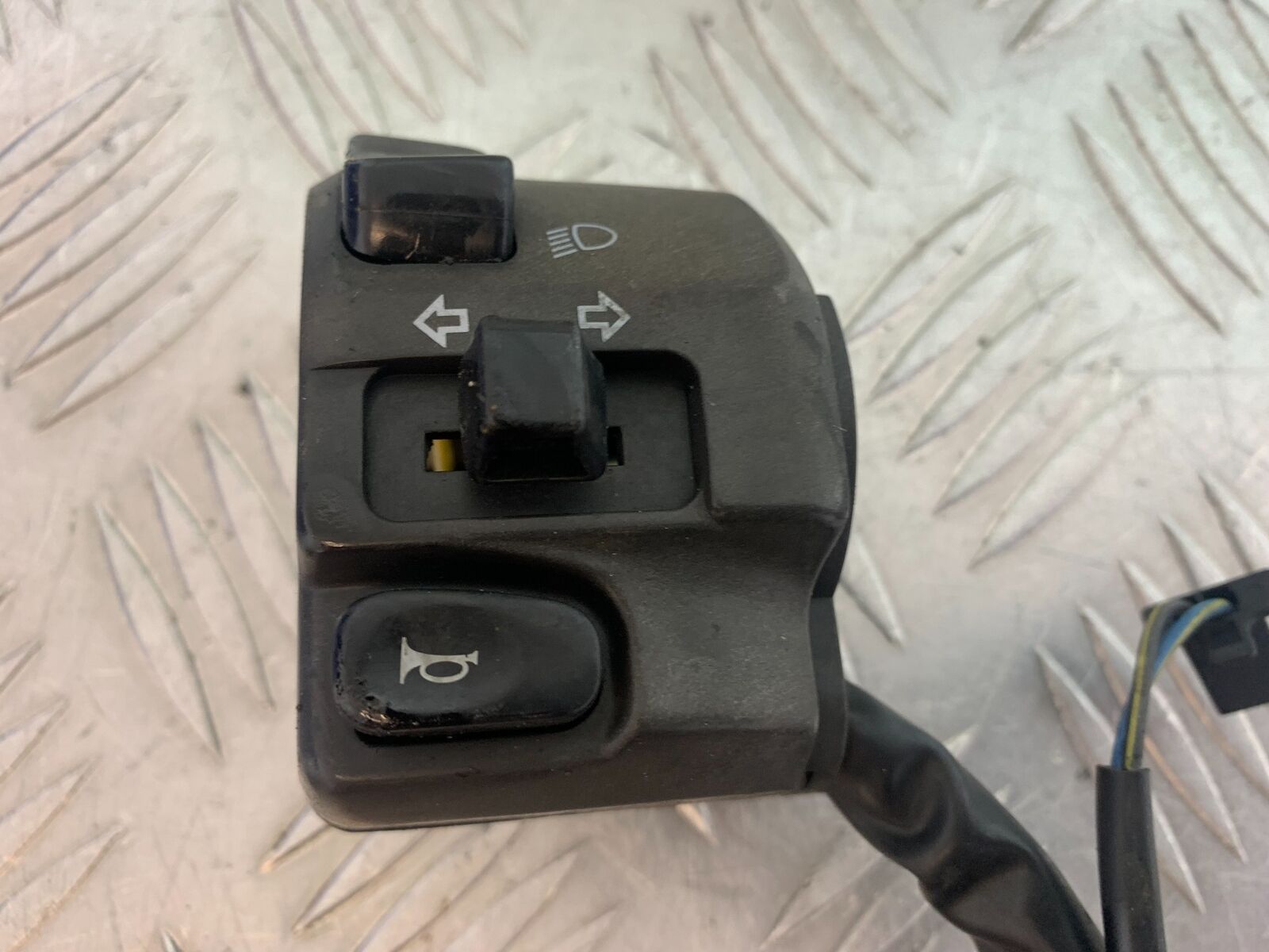YAMAHA YZF600 YZF 600 THUNDERCAT LEFT SWITCH GEAR   1996-2003 (CMB1134)