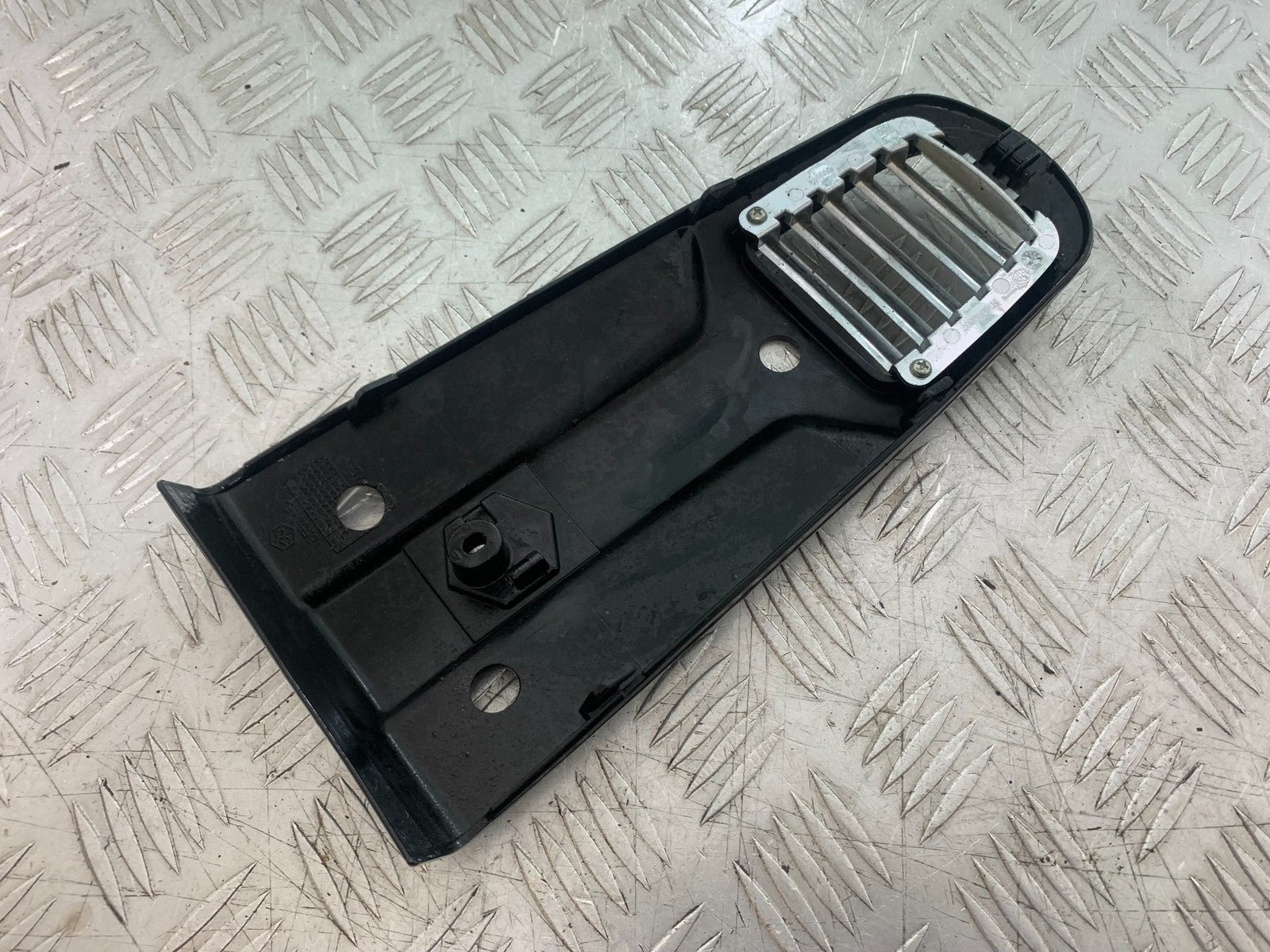 PIAGGIO VESPA GTS 125 FRONT INFILL GRILL YEAR 2009-14  (CMB1261)