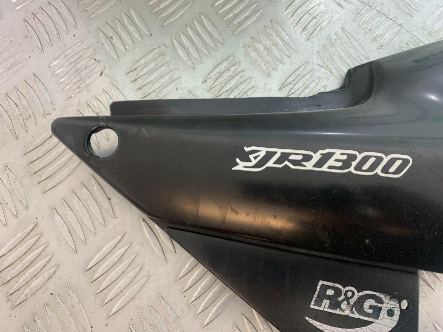 YAMAHA XJR1300 XJR 1300 RIGHT SEAT PANEL  1999-2003 (CMB1119)