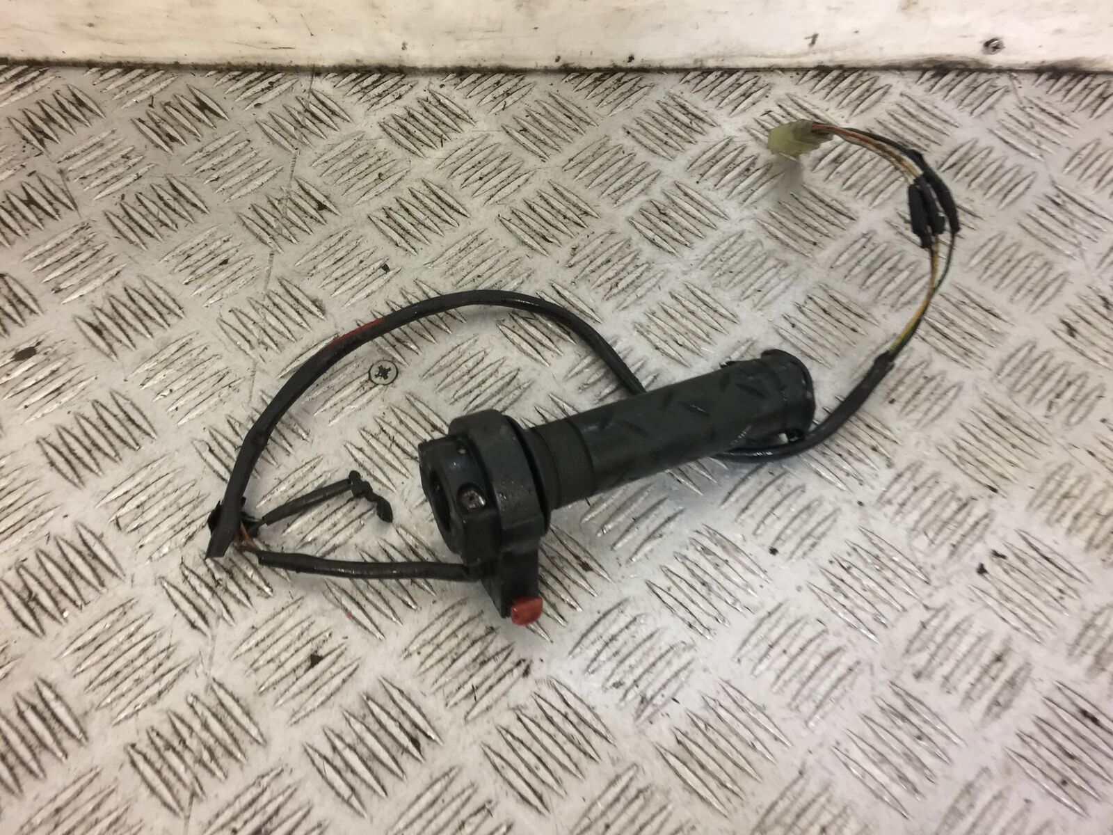 HONDA CBR125 CBR 125 TWIST GRIP AND SWITCH GEAR   YEAR 2004-06  (STOCK 523)