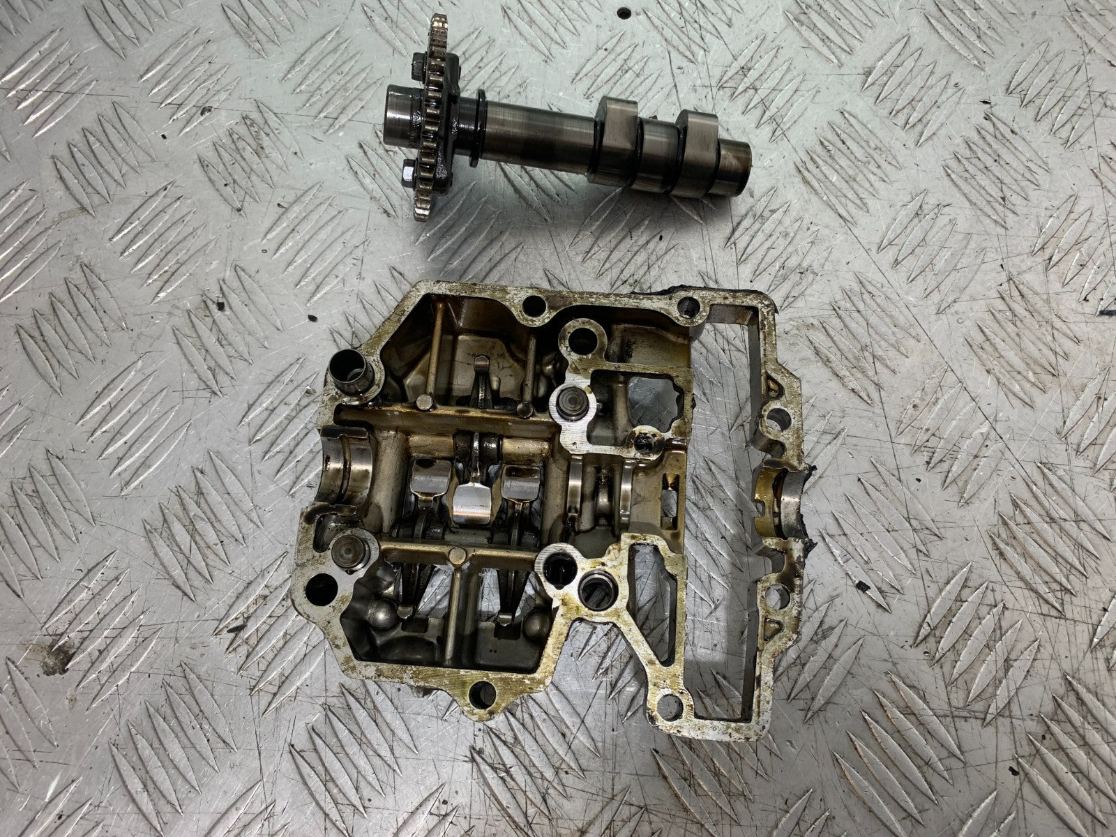 HONDA VT700 VT 700 SHADOW FRONT CAMSHAFT AND FOLLOWERS  YEAR 1984-85 (CMB1328)