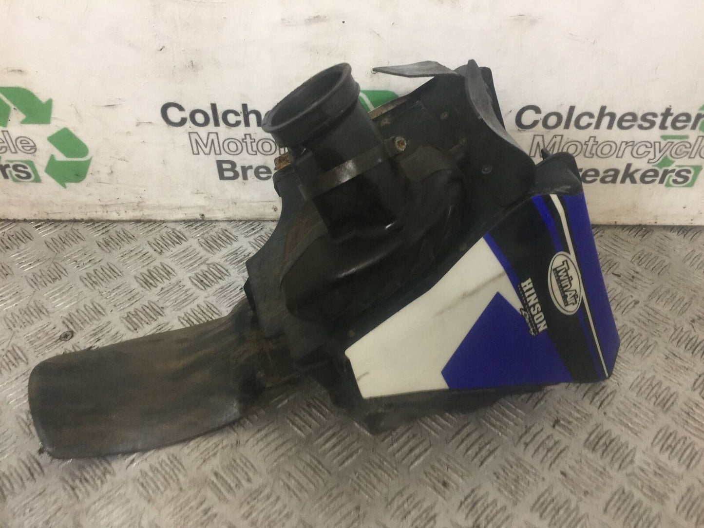 YAMAHA YZF250 YZF 250 AIRBOX YEAR 2004 (STOCK 792)