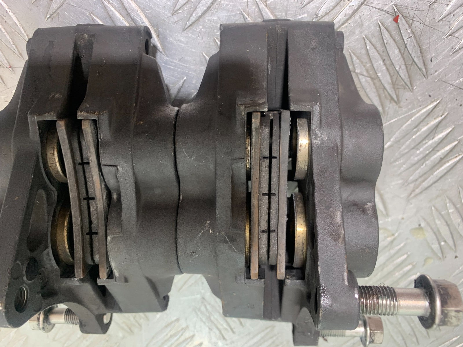 TRIUMPH 1050 SPRINT ST FRONT BRAKE CALIPERS  YEAR 2004-2007 (CMB1197)