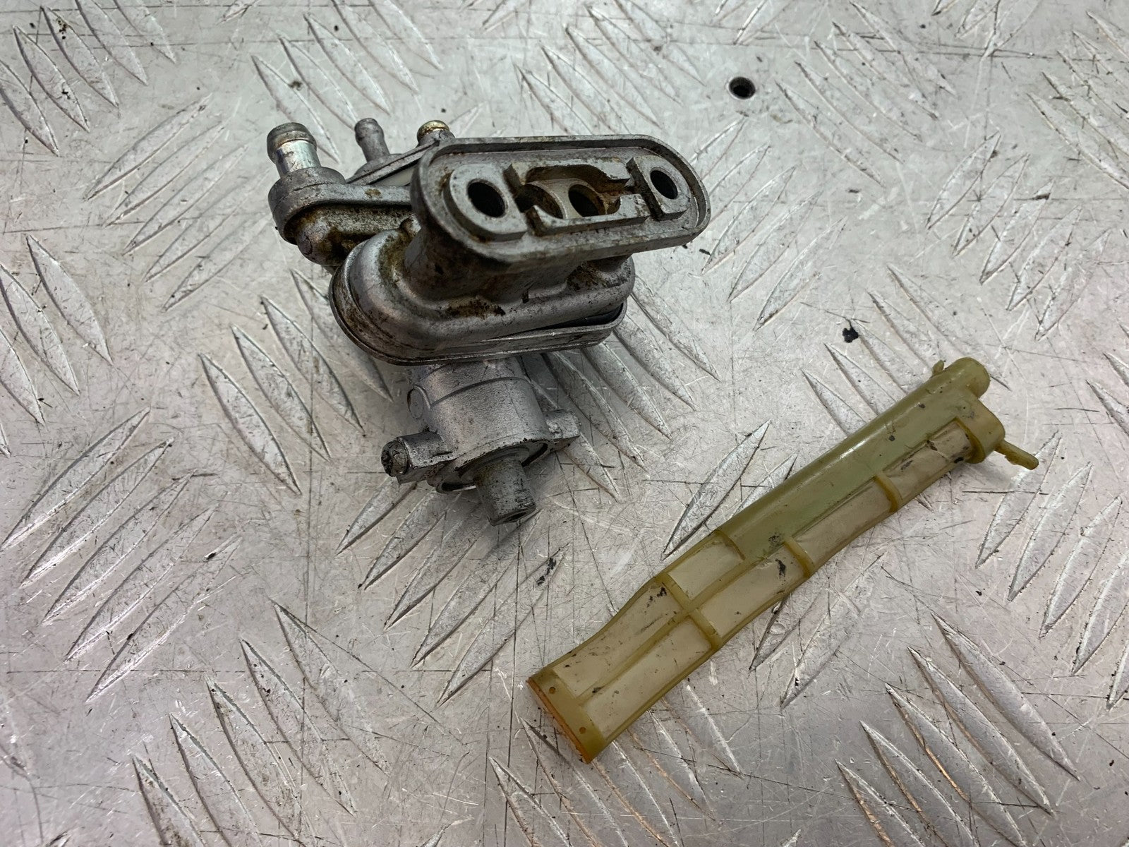 TRIUMPH TROPHY 900 PETROL TAP  YEAR 1991-95 (CMB1251)