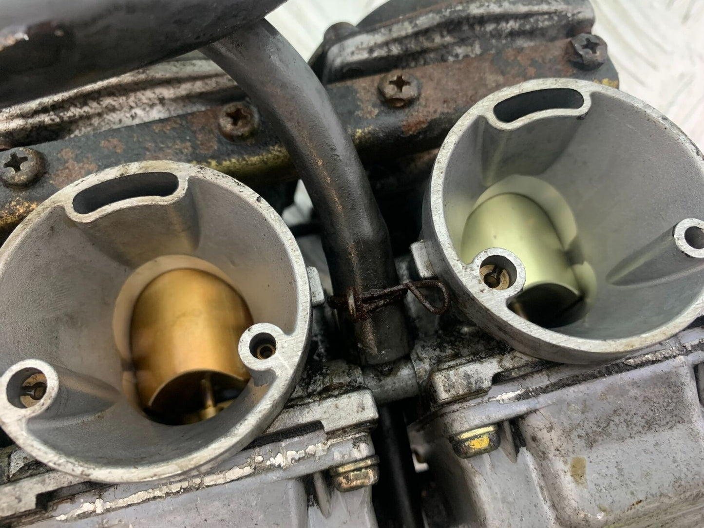 YAMAHA FJ1100 FJ 1100 CARBS  YEAR 1984-1985 (CMB1101)