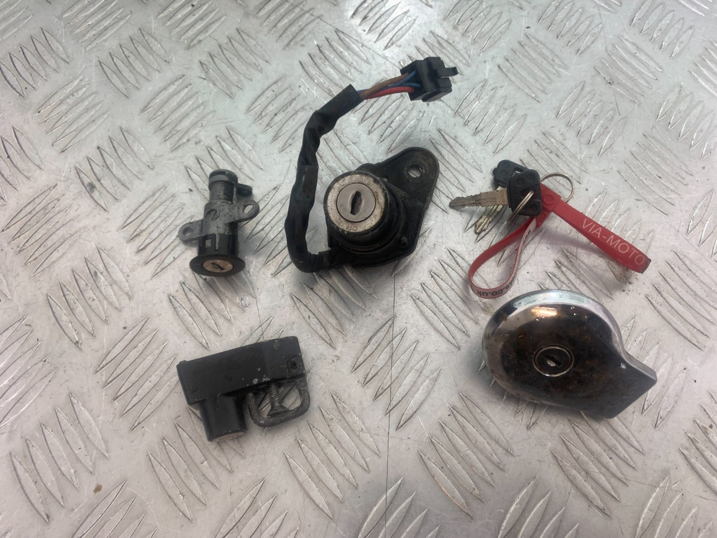 YAMAHA XV535 XV 535 VIRAGO LOCKS AND KEYS  YEAR 1994-02 (CMB1139)