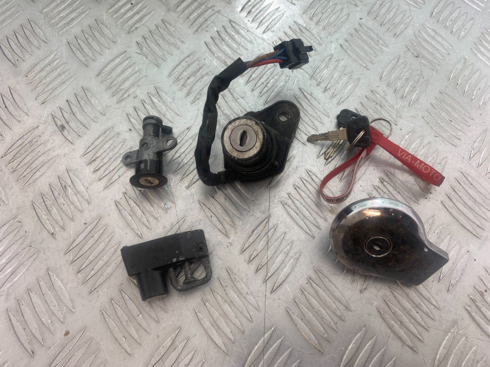 YAMAHA XV535 XV 535 VIRAGO LOCKS AND KEYS  YEAR 1994-02 (CMB1139)