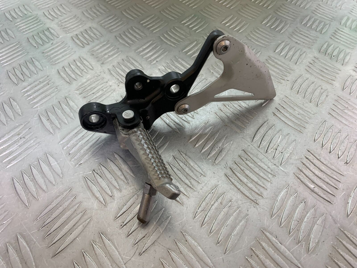 KAWASAKI NINJA 400 EX 400 FRONT LEFT HANGER AND PEG    YEAR 2024 (CMB1075)