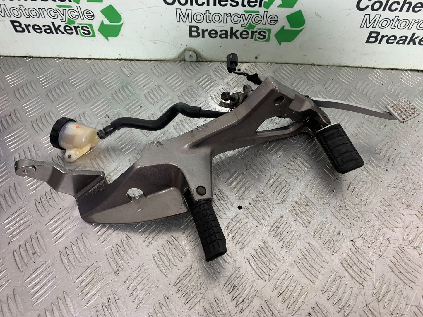 HONDA NT 700 V DEAUVILLE RIGHT HANGER AND PEGS  YEAR 2006-2010 (CMB1298)