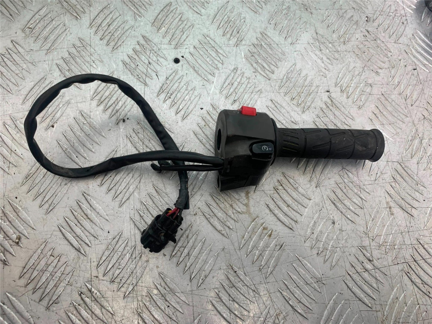KAWASAKI ER6 F ER6F RIGHT SWITCH GEAR   YEAR 2005-2008 (CMB1277)