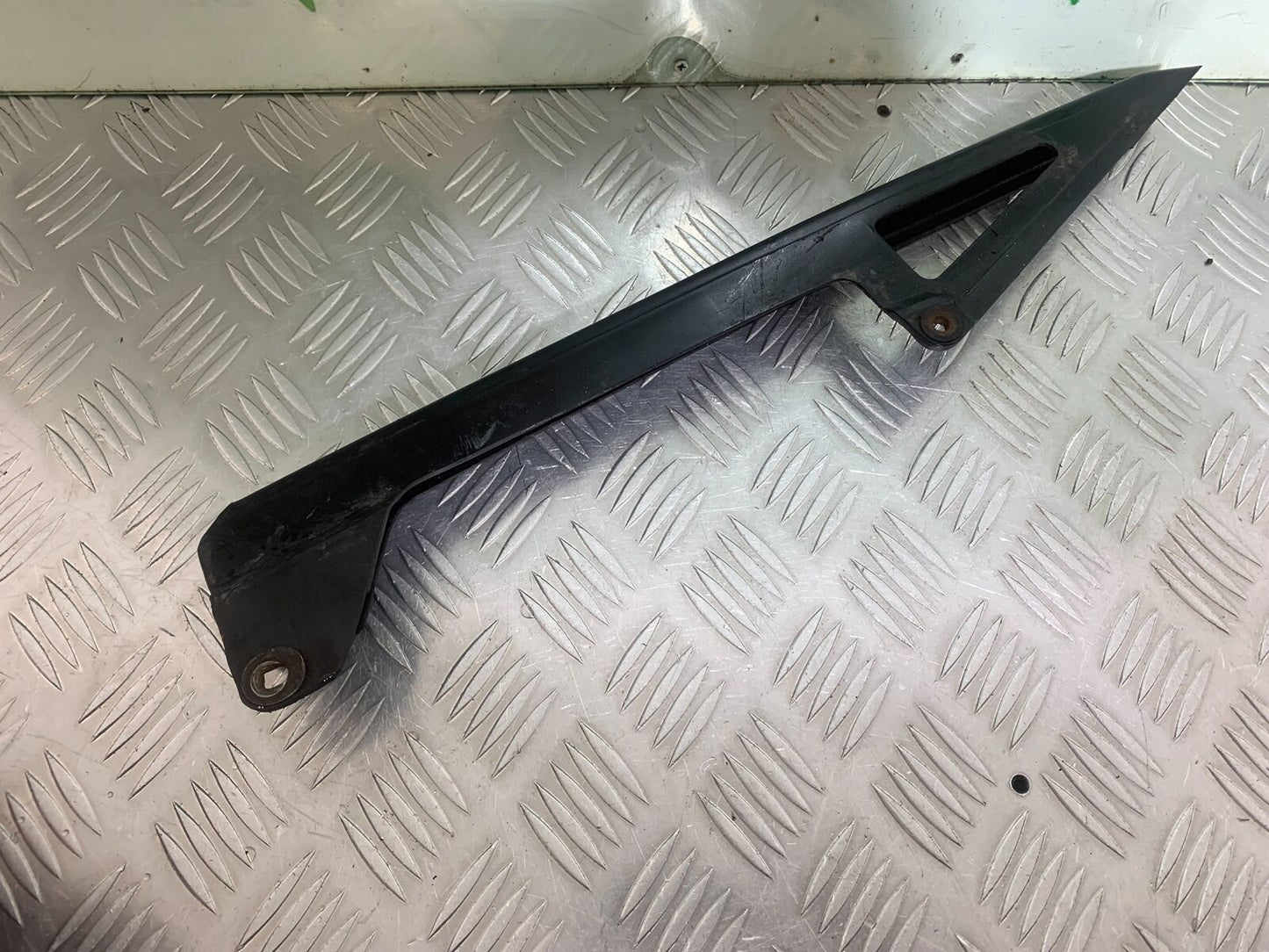 HONDA CBR125 CBR 125 CHAIN GUARD   YEAR 2004-06  (CMB1040)