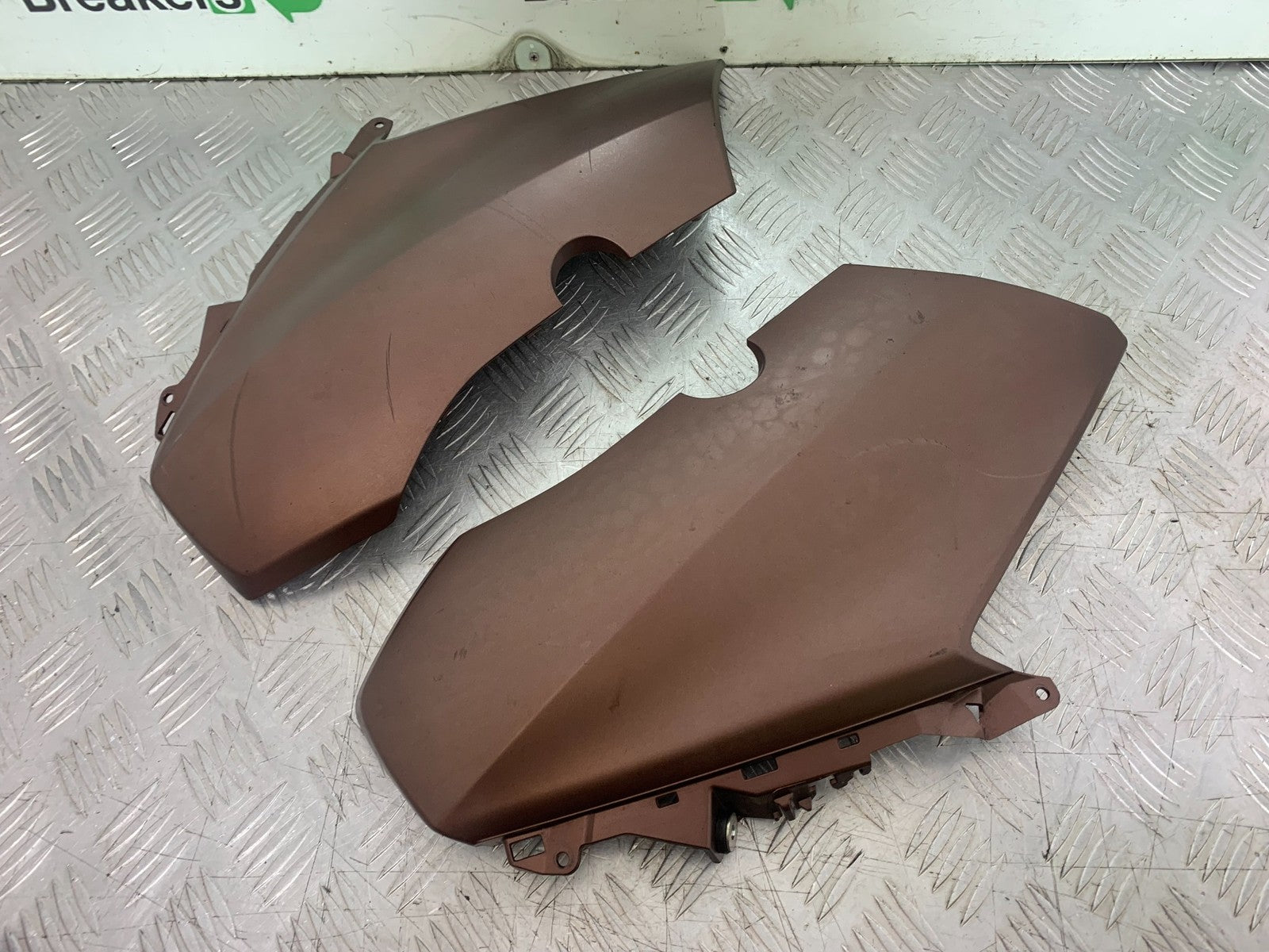 YAMAHA XMAX 300 LEFT AND RIGHT SIDE FAIRINGS YEAR 2017-2020 (CMB1218)