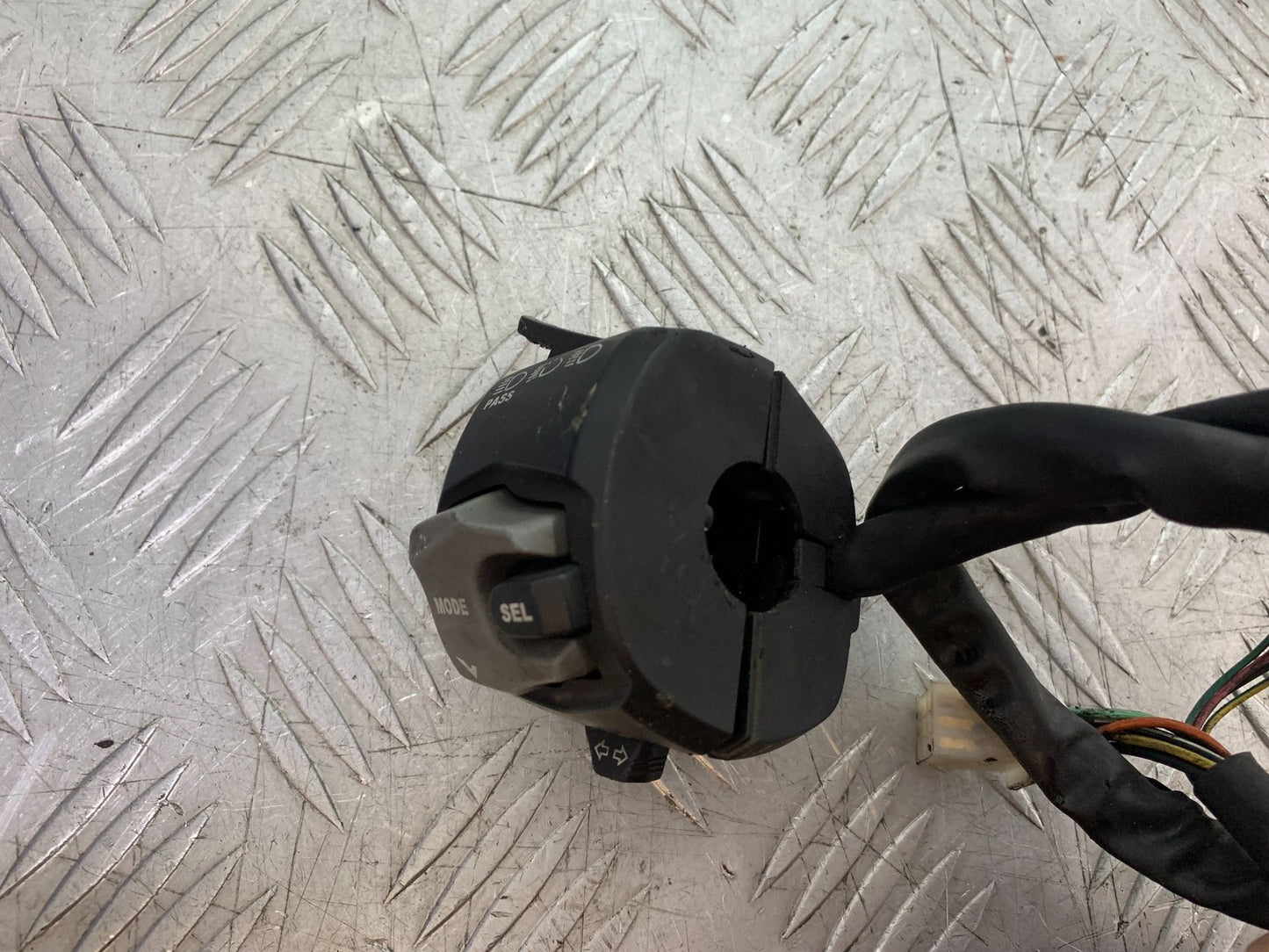 SUZUKI DL1000 V-STROM LEFT SWITCH GEAR YEAR 2014-2019 (CMB1325)
