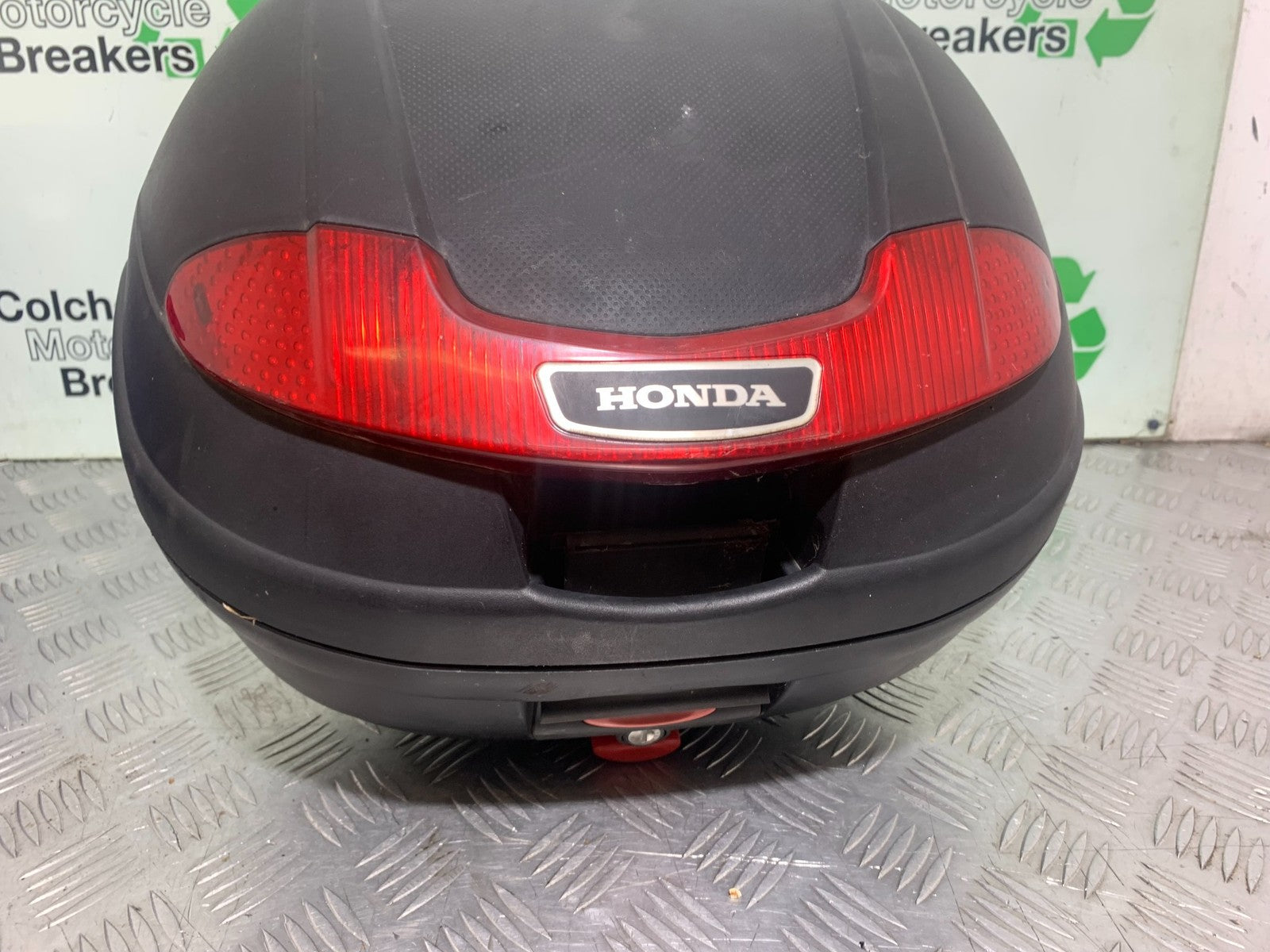 HONDA CBF125 CBF 125 GENUINE HONDA TOP BOX RACK KEY   YEAR 2009-14  (CMB1172)