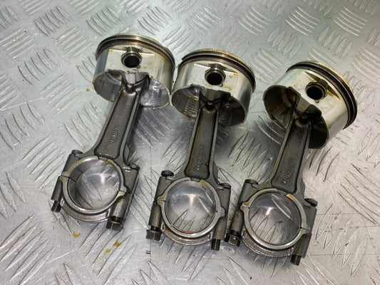 TRIUMPH 955I SPRINT RS CON RODS AND PISTONS   YEAR 1999-04