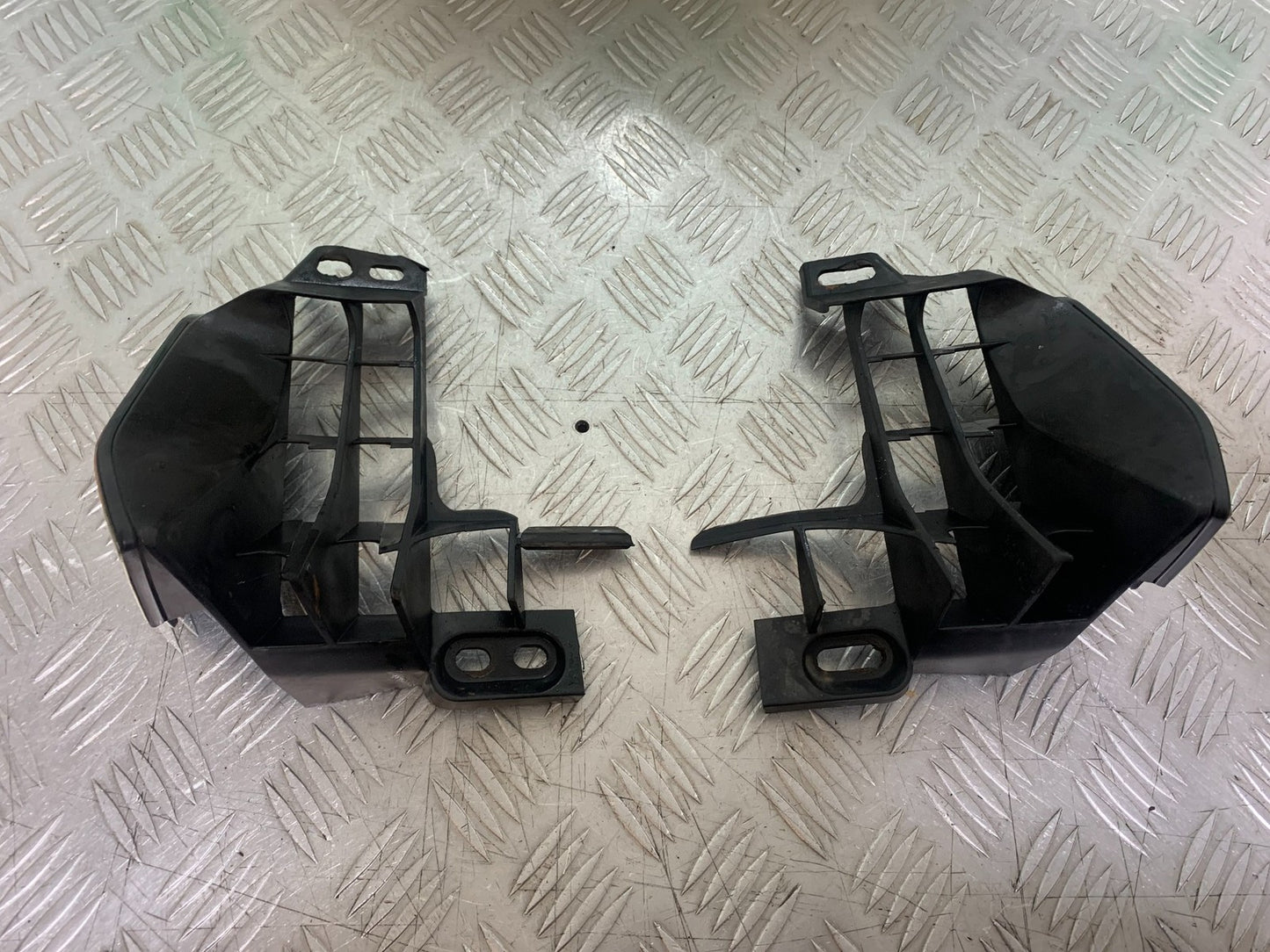 KTM DUKE 125 LEFT AND RIGHT RADIATOR COVERS   YEAR 2017-2022 (CMB1222)