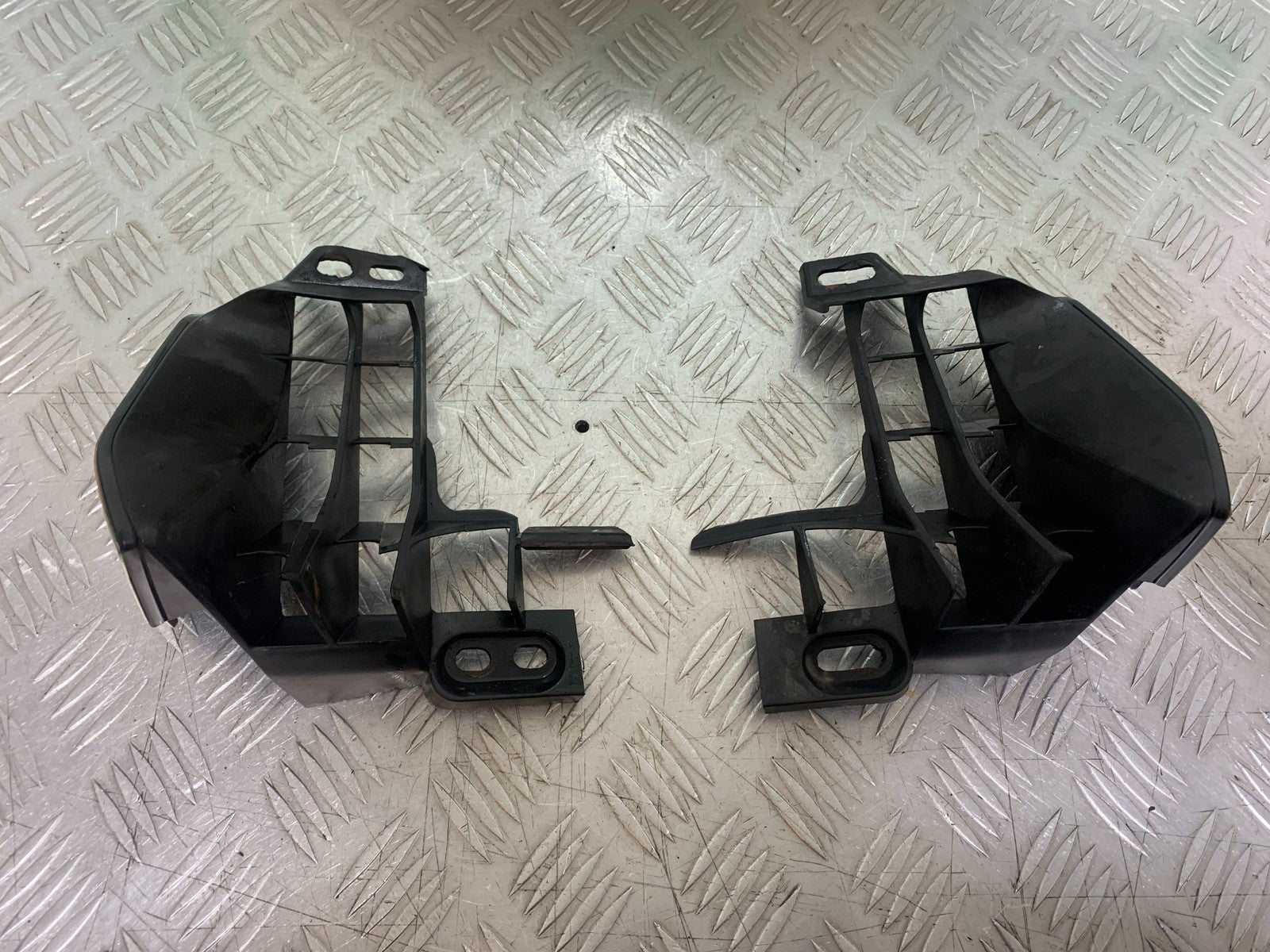 KTM DUKE 125 LEFT AND RIGHT RADIATOR COVERS   YEAR 2017-2022 (CMB1222)