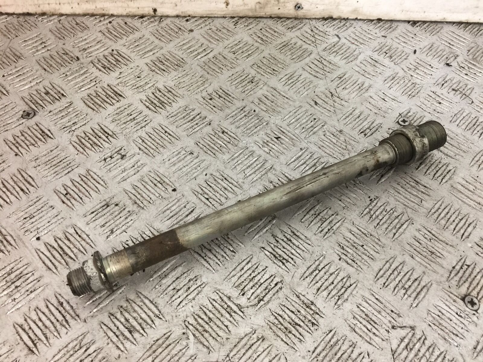 KAWASAKI Z1000 SWINGARM SPINDLE YEAR 2007-2009 (STOCK 763)