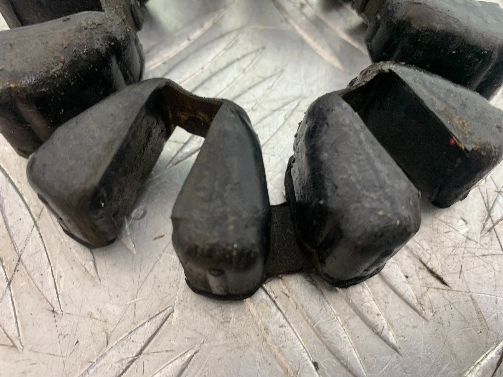 KAWASAKI KLR250 KLR 250 CUSH DRIVE RUBBERS YEAR 1984-2001 (CMB1225)