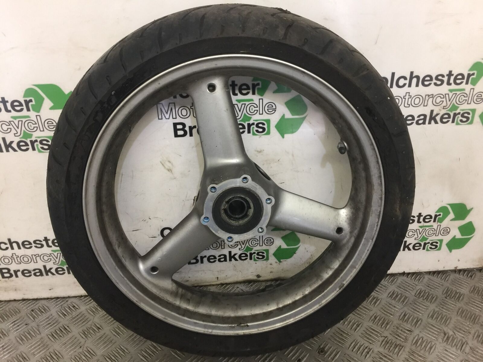 TRIUMPH 955i SPRINT ST FRONT WHEEL  YEAR 2002 (STOCK 577)