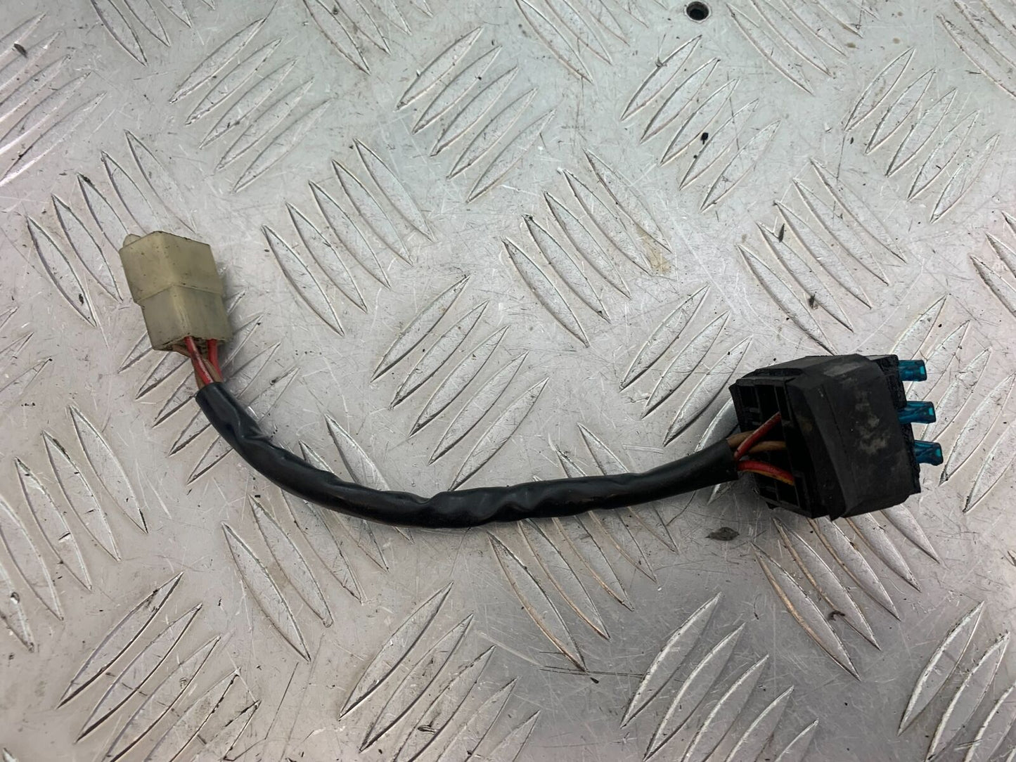 YAMAHA FJ1100 FJ 1100 FUSE BOX   YEAR 1984-1985 (CMB1101)